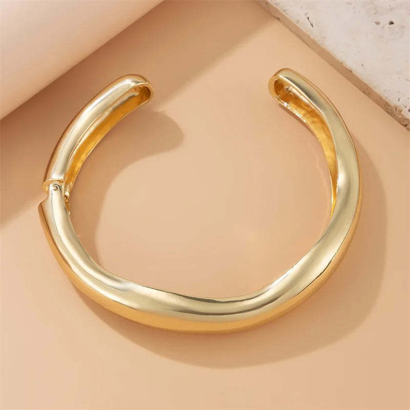 Klasszikus arany choker sima ívelt nyaklánc