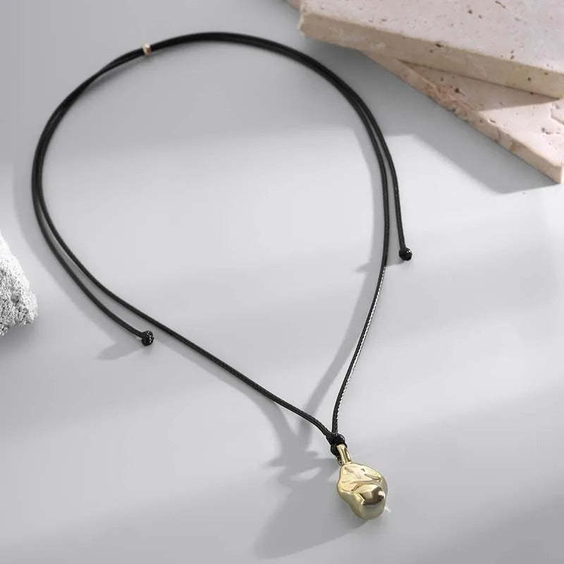 Arany medál állítható fekete kötél nyaklánc