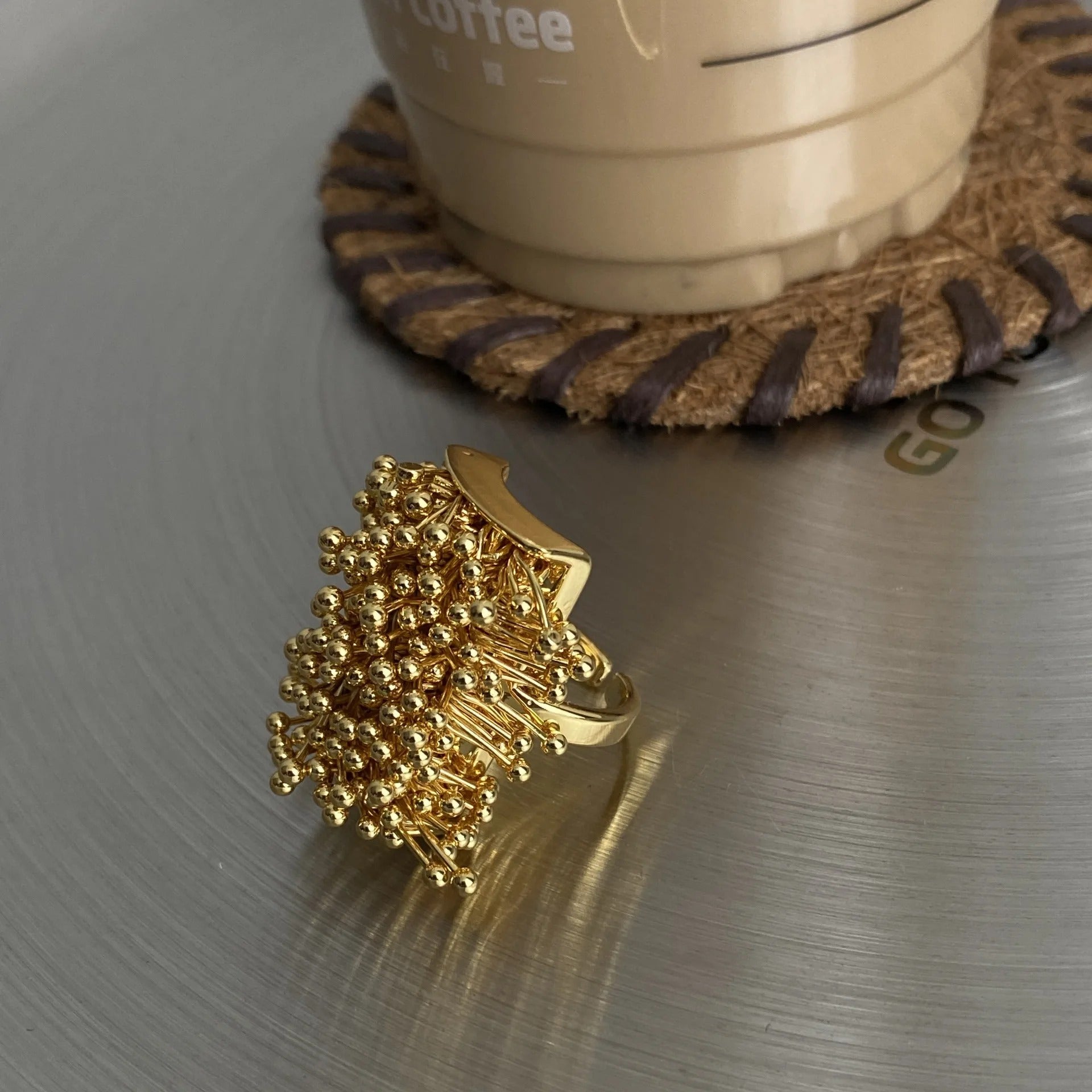 Arany merész, gömbbel kirakott, állítható fürtös gyűrű