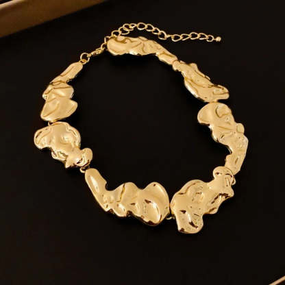 Klasszikus arany szobrászati ​​szabálytalan szemű nyaklánc