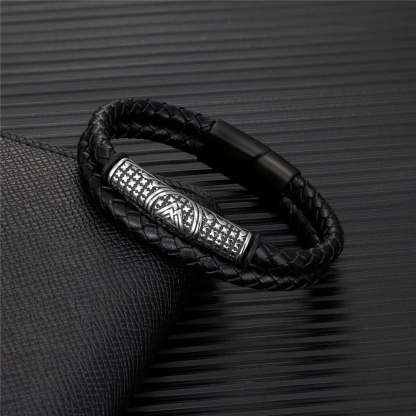 Fonott bőr törzsi ezüst medálos karkötő