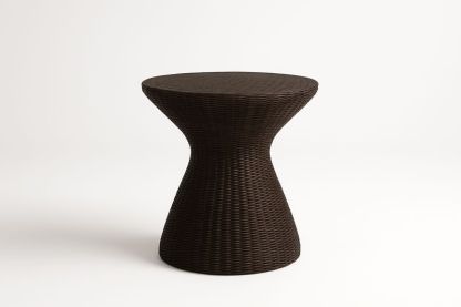 Table d'appoint en rotin marron