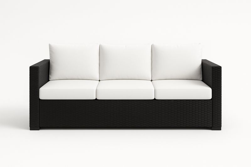 Canapé 3 places en résine tressée noir et coussins blancs