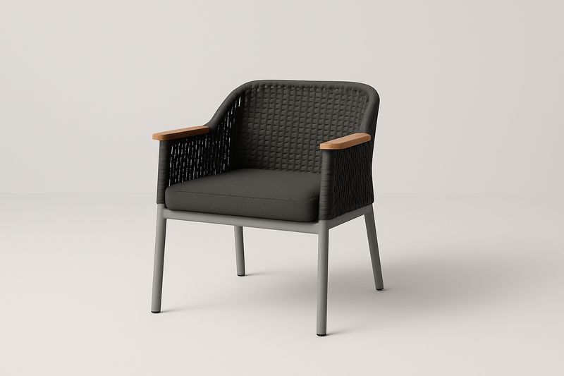 Chaise en aluminium avec accoudoirs en acacia vernis et coussin polyester gris, revêtement polypropylène tressé, dimensions 80x60x60 cm