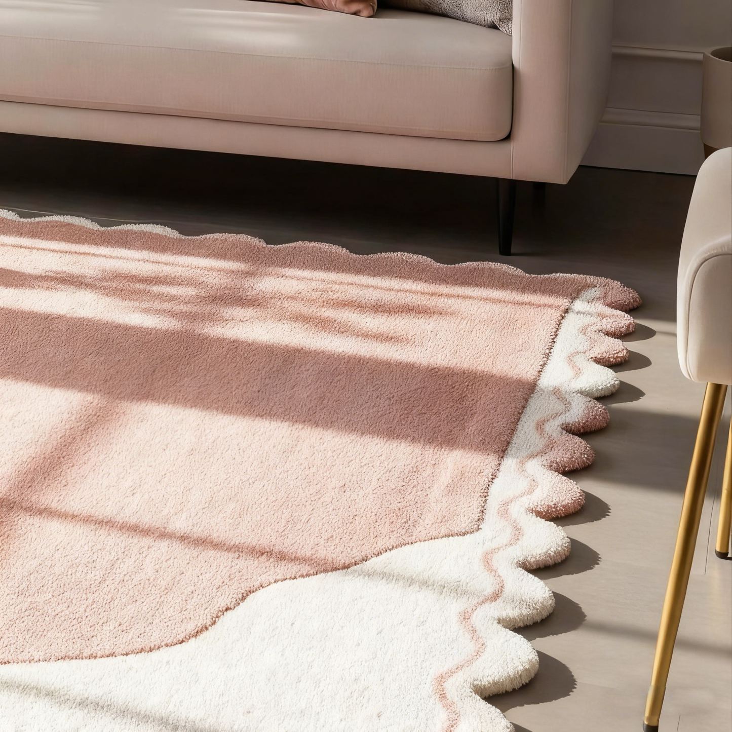 Tapis en laine tufté main : bords ondulés festonnés roses