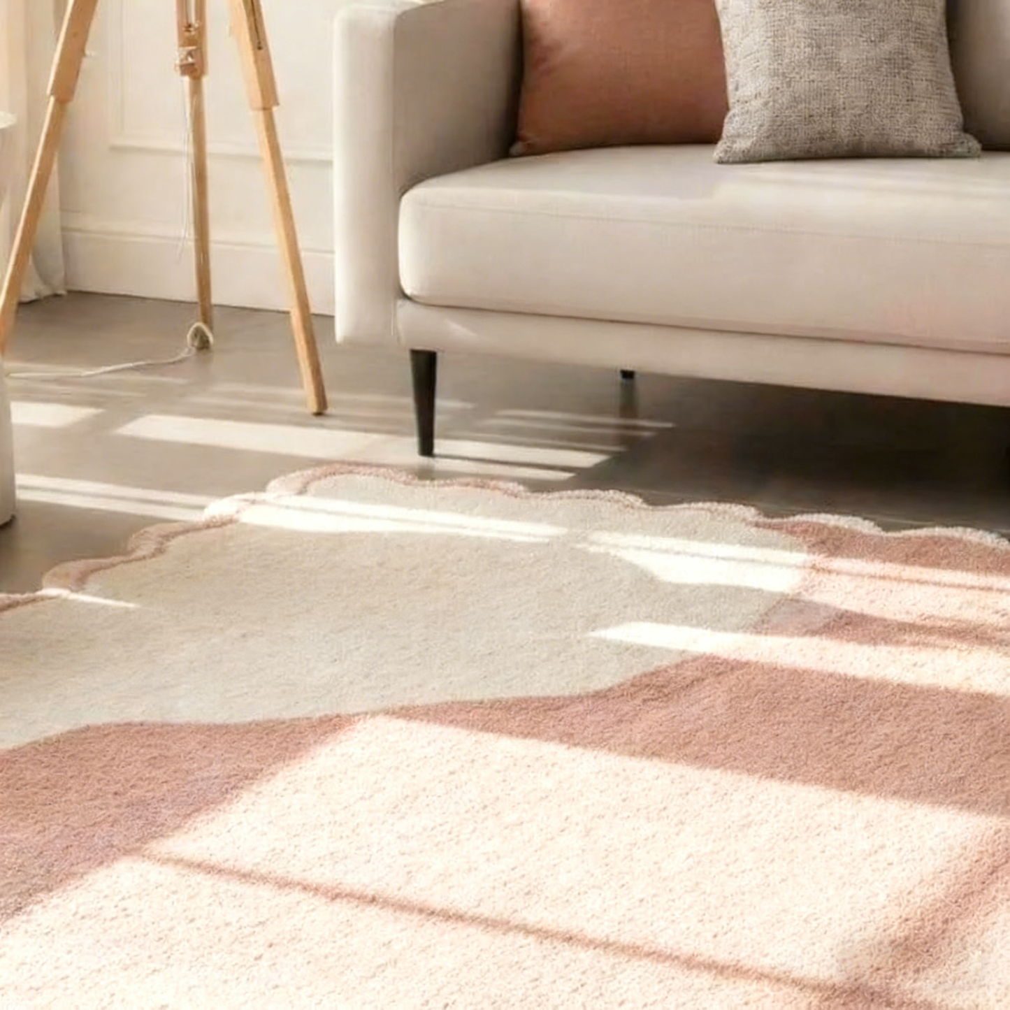 Tapis en laine tufté main : bords ondulés festonnés roses