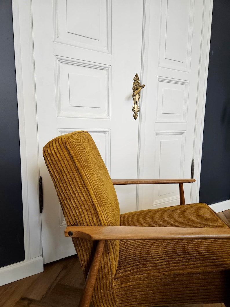 Oryginalne krzesło vintage polonais 300-190 z lat 60-tych produkowane przez H. Lisa. PERSONNALISATION !