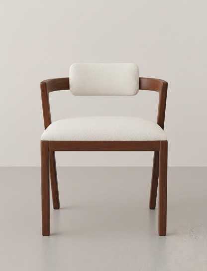 Chaise élégantes en noyer ou en hêtre créent une ambiance chaleureuse pour vos repas