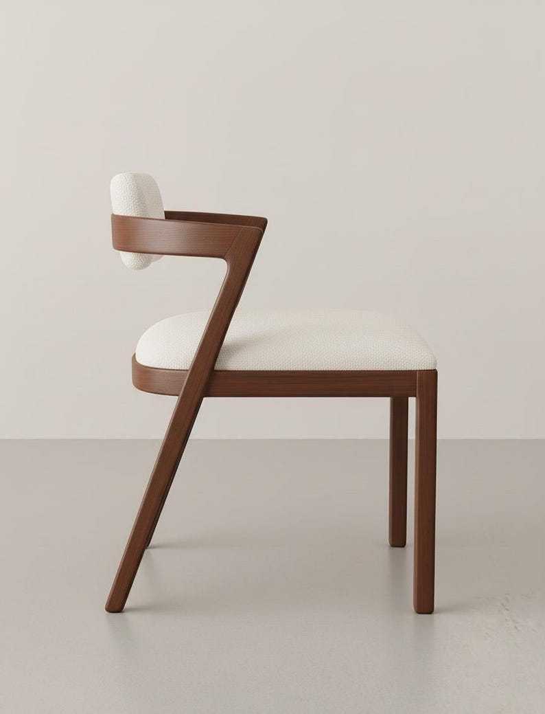 Chaise élégantes en noyer ou en hêtre créent une ambiance chaleureuse pour vos repas