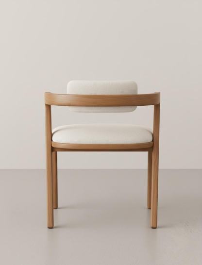 Chaise élégantes en noyer ou en hêtre créent une ambiance chaleureuse pour vos repas