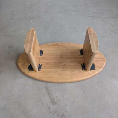 Table basse ovale en chêne massif. Table basse pour salon.