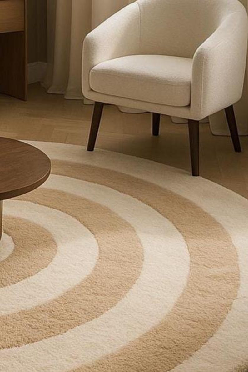 rond beige moderne | Tapis minimaliste à motif circulaire | Décoration de salon neutre et confortable | Esthétique maison de style scandinave