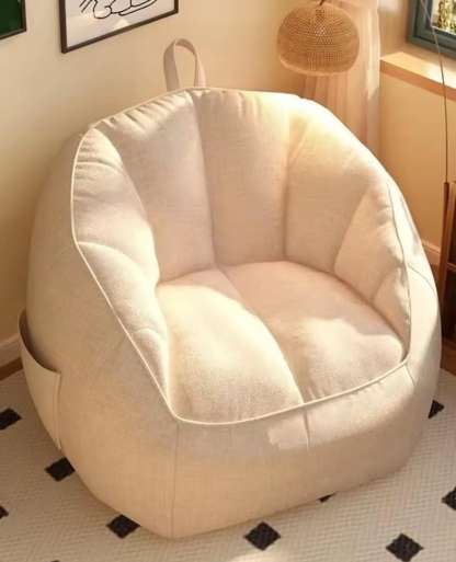 Chaise beige doux et confortable, adapté aux salons, chambres et coins lecture