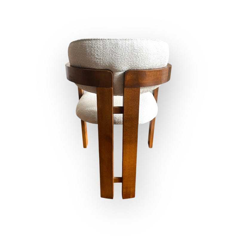 Chaise moderne en noyer, assise confortable, pour un style élégant