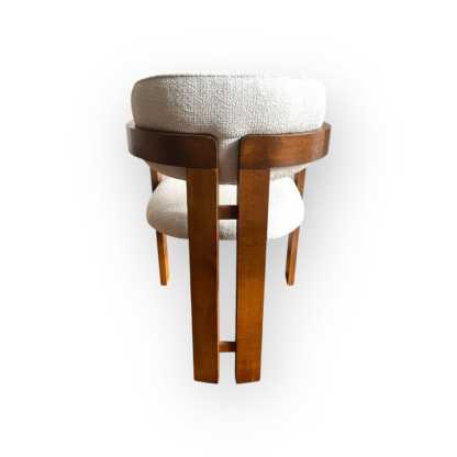 Chaise moderne en noyer, assise confortable, pour un style élégant