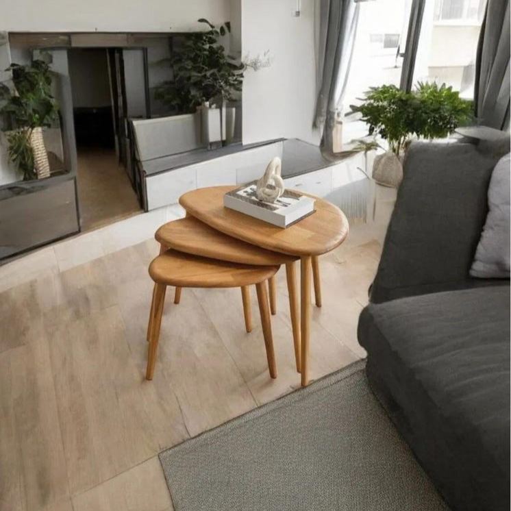 Tables basses gigognes vintage en bois, design asymétrique peu encombrant