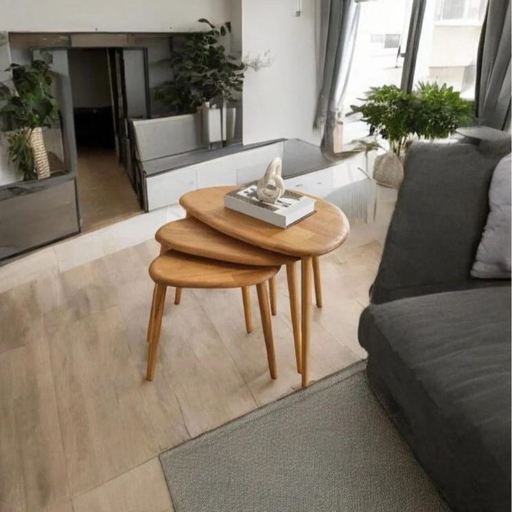 Tables basses gigognes vintage en bois, design asymétrique peu encombrant