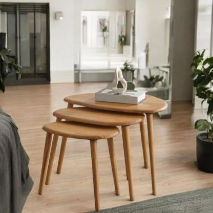 Tables basses gigognes vintage en bois, design asymétrique peu encombrant