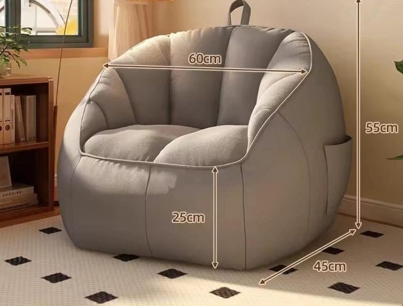 Chaise beige doux et confortable, adapté aux salons, chambres et coins lecture