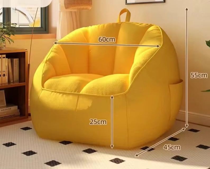 Chaise beige doux et confortable, adapté aux salons, chambres et coins lecture