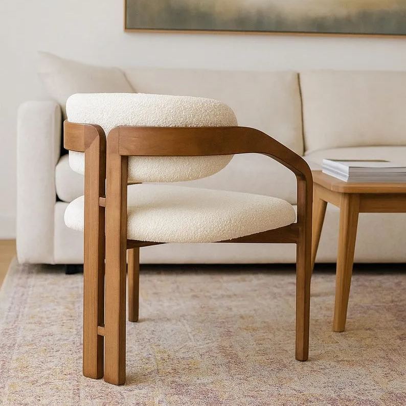 Chaise moderne en noyer, assise confortable, pour un style élégant