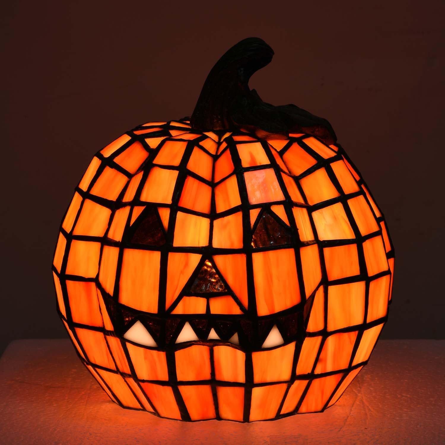 A Warm Vintage Pumpkin Glow For Your Halloween Home-Definedeco