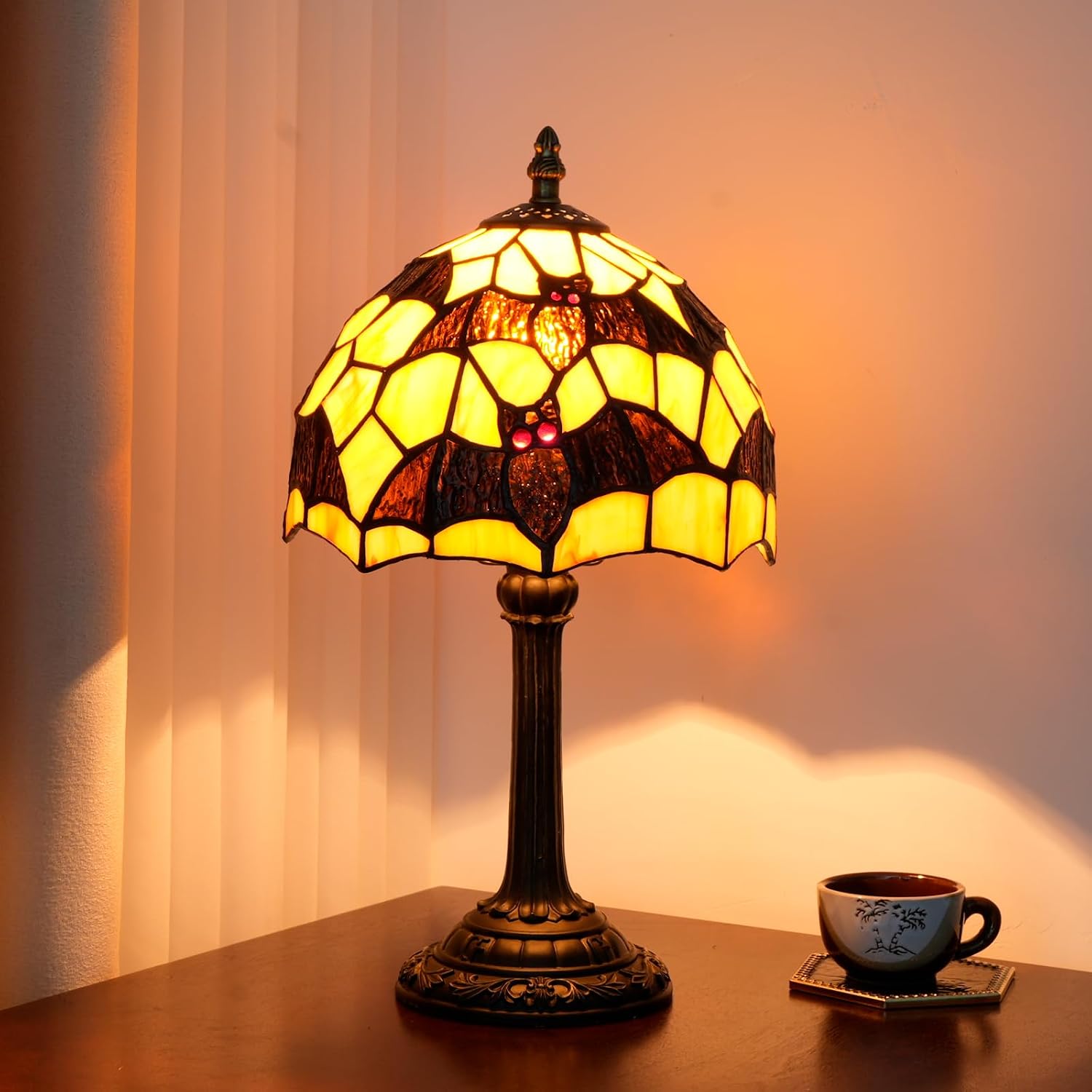 A Warm Vintage Pumpkin Glow For Your Halloween Home-Definedeco