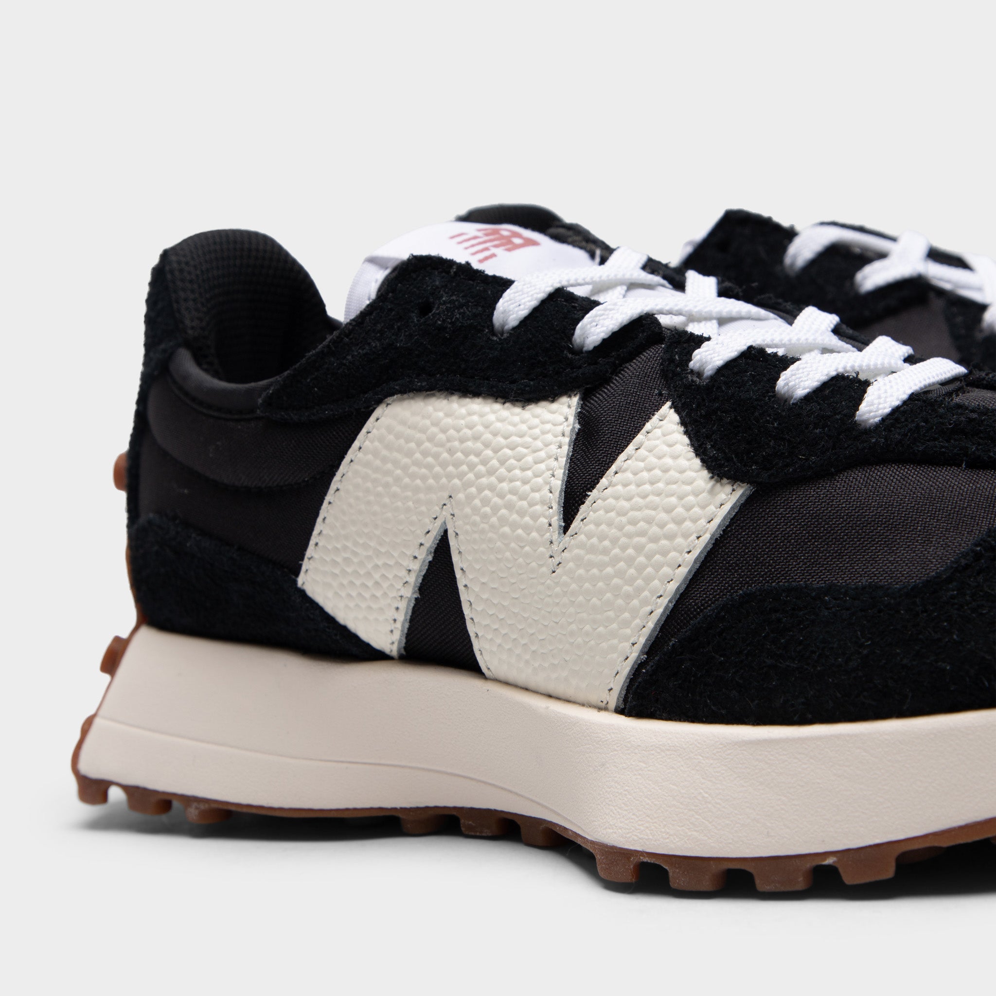 Nthtew Bthtalance 327 Black / White