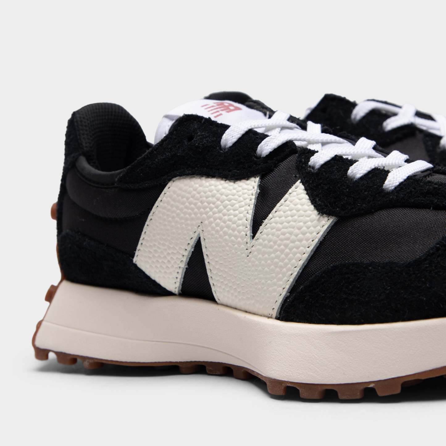 Nthtew Bthtalance 327 Black / White