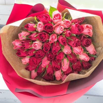 【最短翌日★昼12時〆】花 ギフト 誕生日 バラ50本花束 選べる 旬のアレンジ バレンタイン ホワイトデー 卒業式 入学式 花束 プレゼント バラ フラワーギフト フラワーアレンジメント ブーケ 本数指定 お花 薔薇 送料無料 おしゃれ プロポーズ 結婚記念日 生花 還暦祝い FKAA