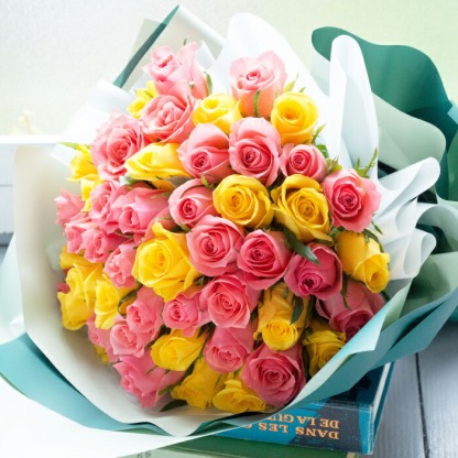 【最短翌日★昼12時〆】花 ギフト 誕生日 バラ50本花束 選べる 旬のアレンジ バレンタイン ホワイトデー 卒業式 入学式 花束 プレゼント バラ フラワーギフト フラワーアレンジメント ブーケ 本数指定 お花 薔薇 送料無料 おしゃれ プロポーズ 結婚記念日 生花 還暦祝い FKAA