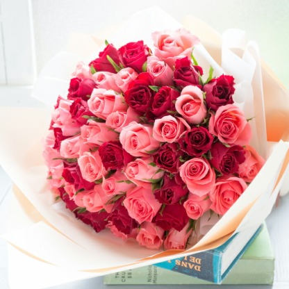 【最短翌日★昼12時〆】花 ギフト 誕生日 バラ50本花束 選べる 旬のアレンジ バレンタイン ホワイトデー 卒業式 入学式 花束 プレゼント バラ フラワーギフト フラワーアレンジメント ブーケ 本数指定 お花 薔薇 送料無料 おしゃれ プロポーズ 結婚記念日 生花 還暦祝い FKAA