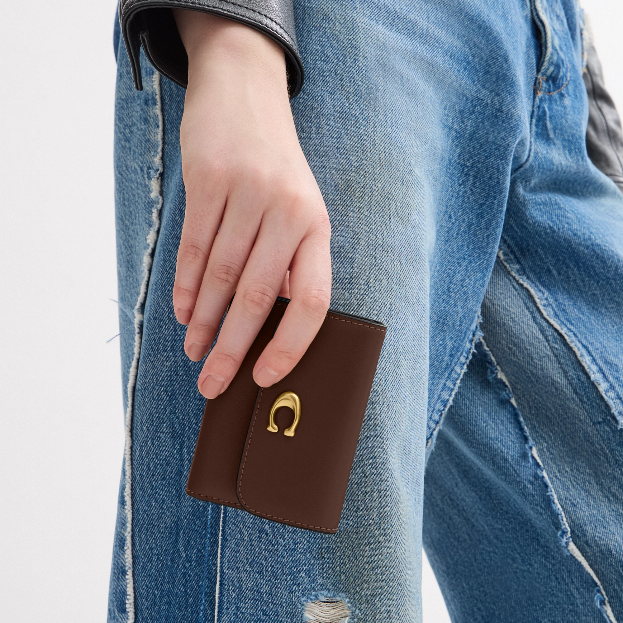 COACH®,Essential Card Holder Wallet,Leather,Calfskin Leather,Card Case,Bi Fold,Logo,Metal,Casual,Brown,Detail View
