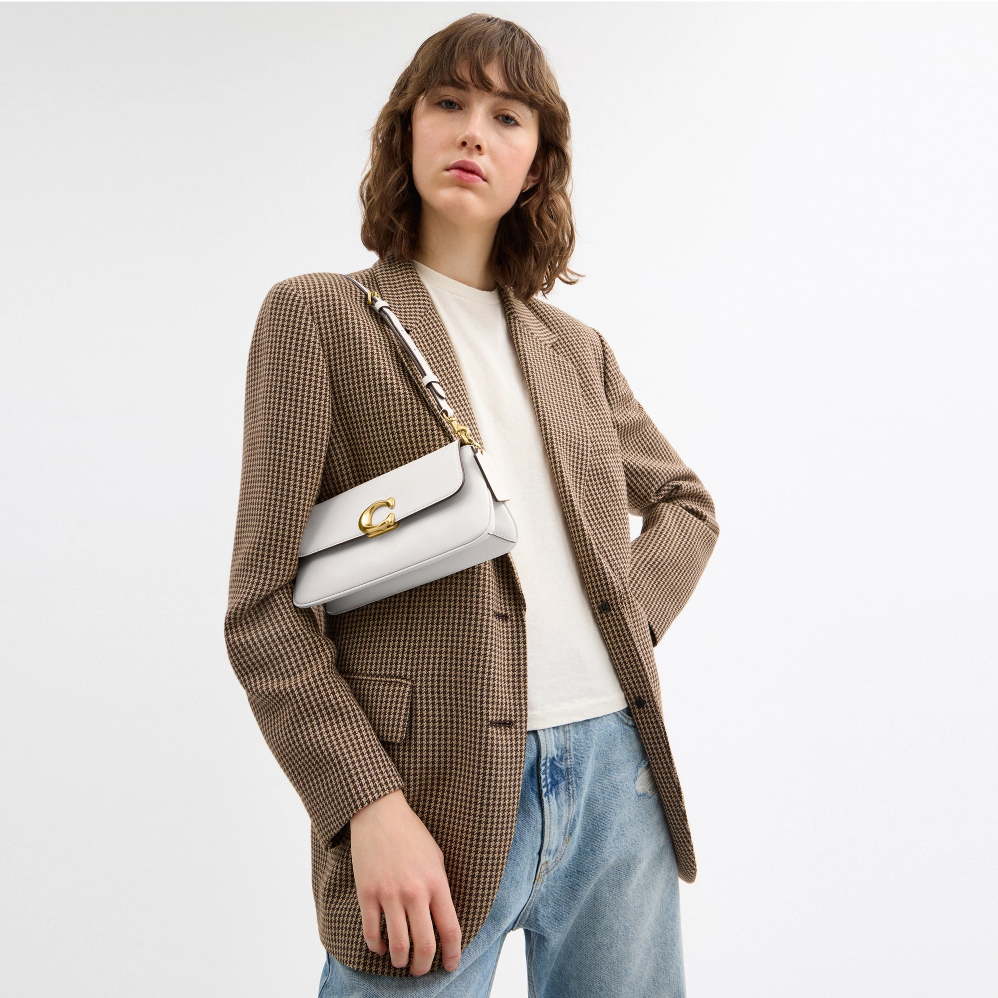 COACH®,Jet Shoulder Bag,Calfskin Leather,Shoulder Bag,Logo,Metal,Gold Metal,Casual,White,Detail View