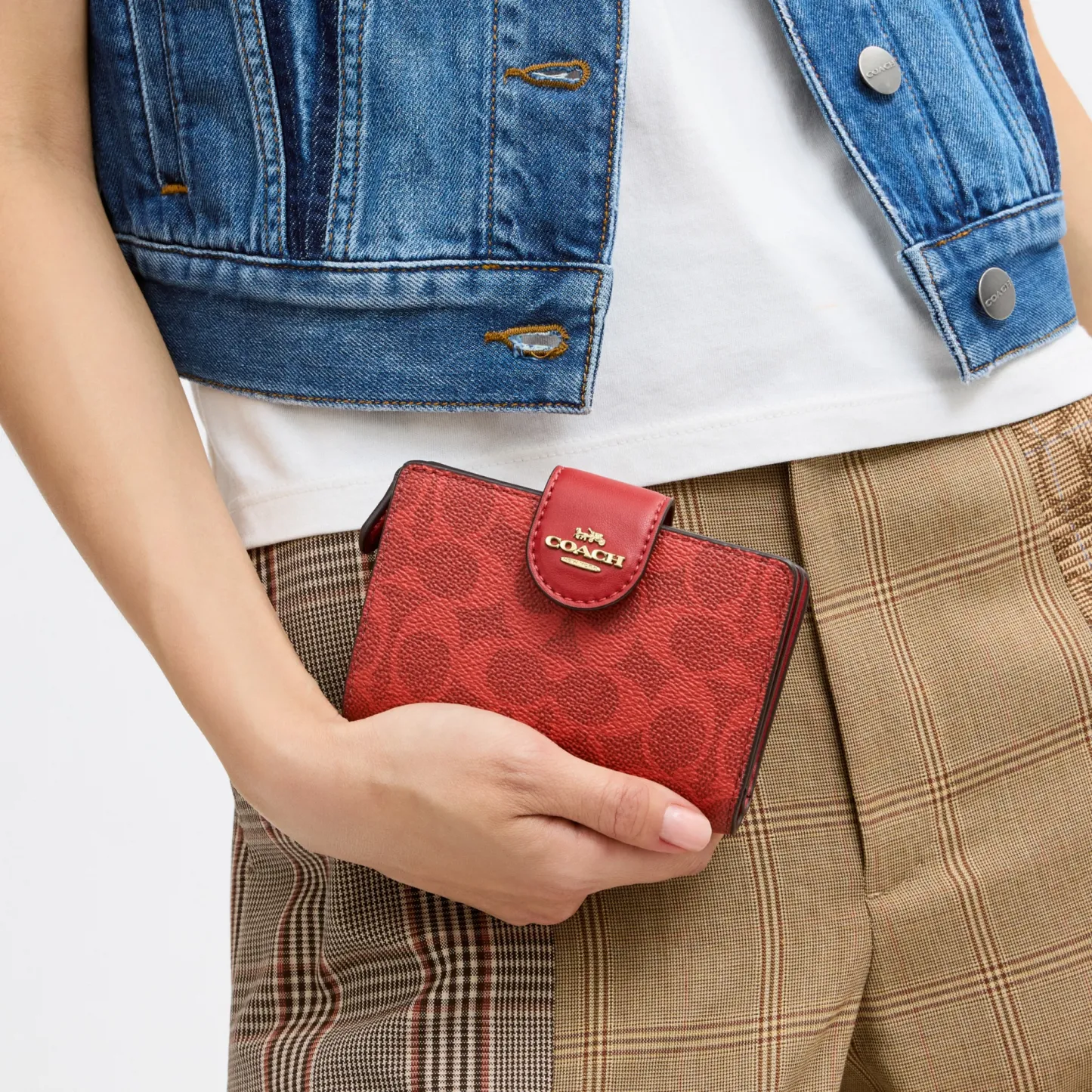 COACH®,Medium Corner Zip Wallet In Signature Canvas,Bi Fold,Coin,Sustainable,Casual,Red,Detail View