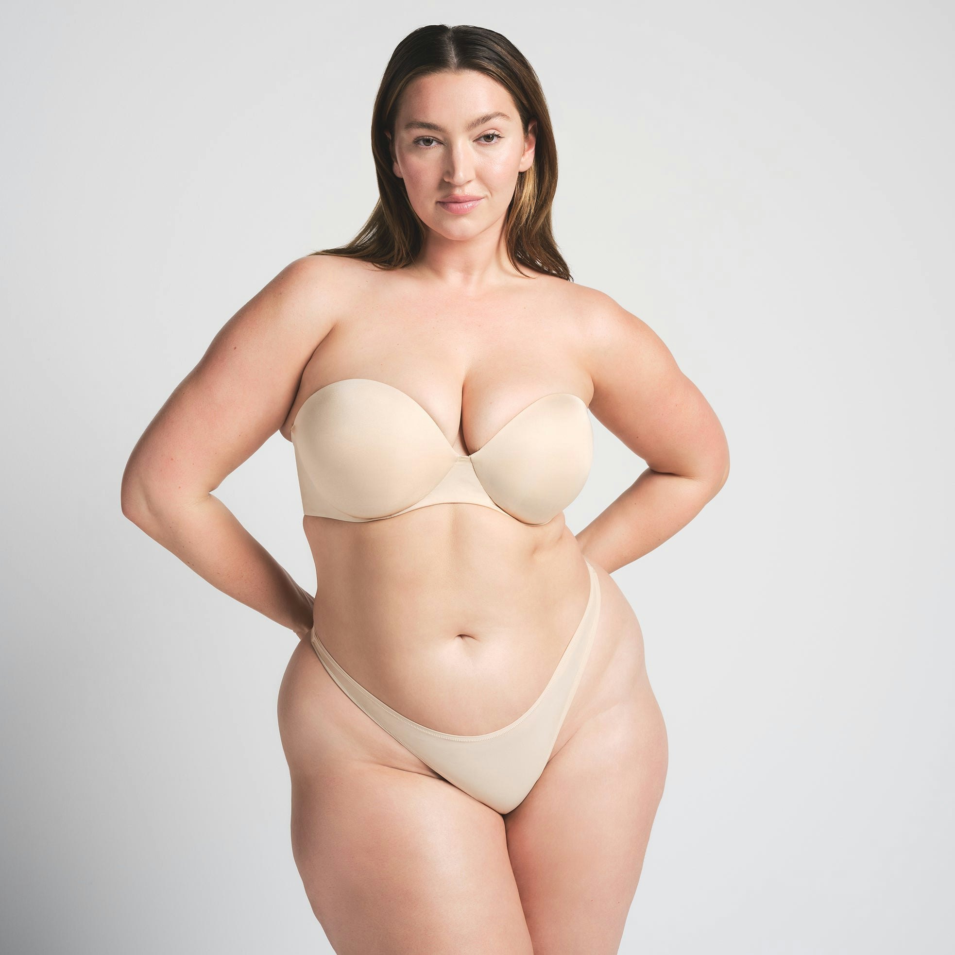 SKIMS ULTIMATE STRAPLESS PUSH-UP BRA - SAND - image 10