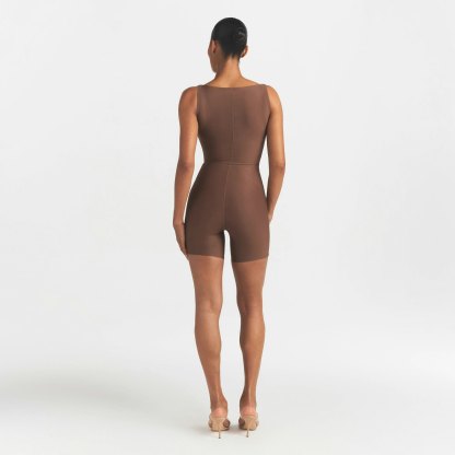 SKIMS BODY CORE SCULPT BACK SMOOTHING OPEN BUST MID THIGH BODYSUIT - JASPER