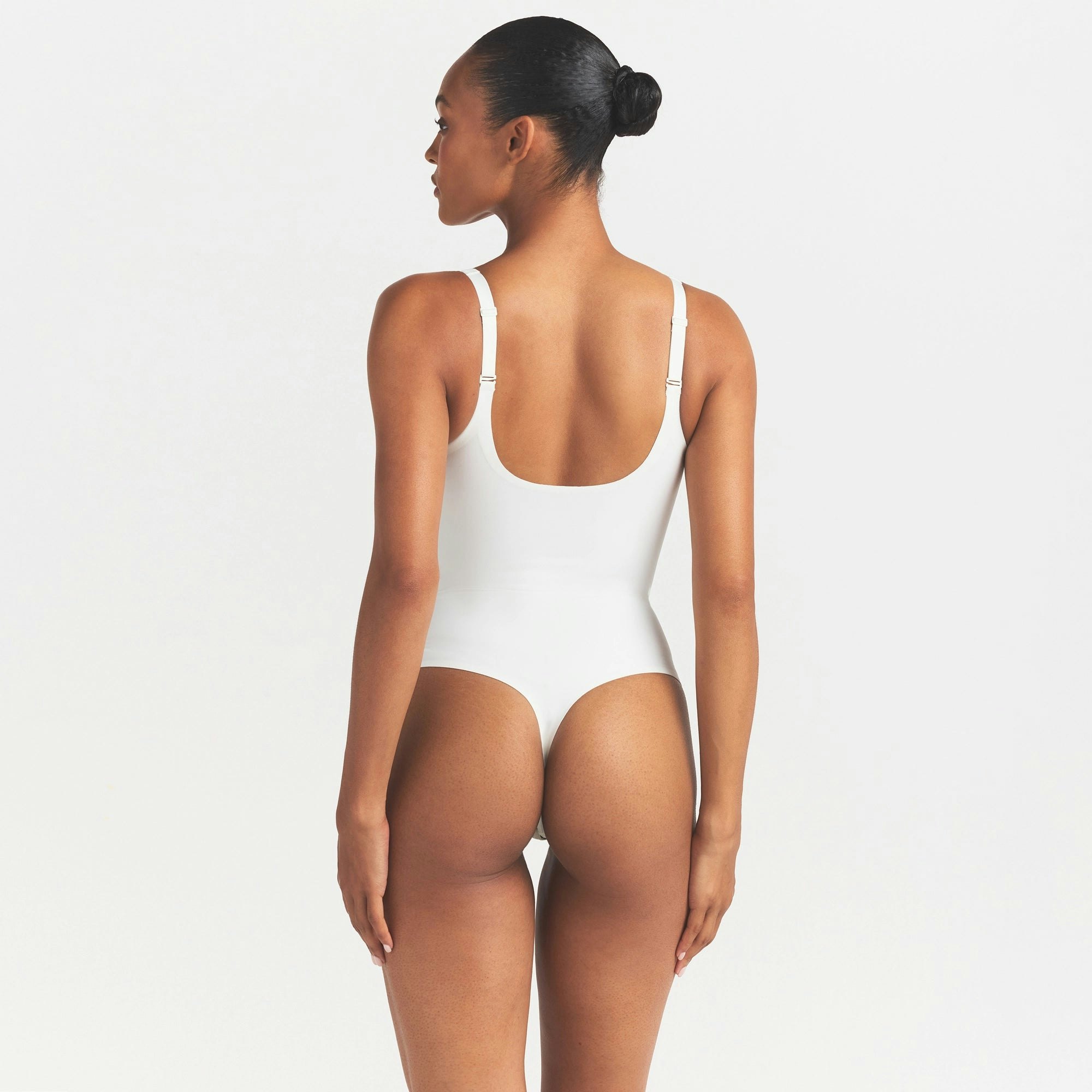 SKIMS BODY UNLINED PLUNGE THONG BODYSUIT - IVORY