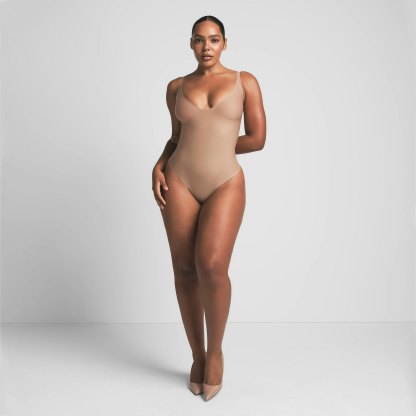 SKIMS BODY CORE SCULPT PLUNGE THONG BODYSUIT - SIENNA