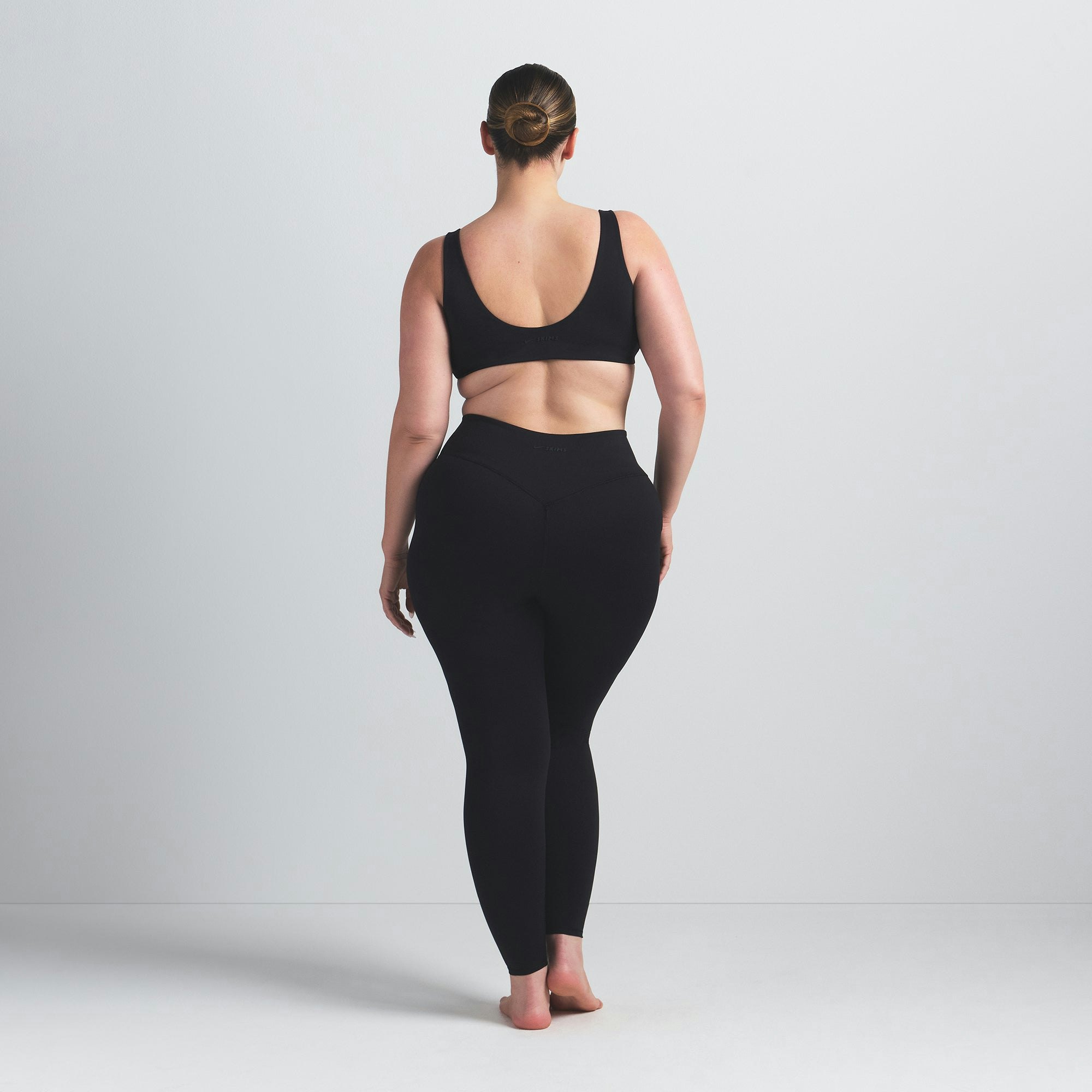 NikeSKIMS MATTE 26" LEGGING - OBSIDIAN - image 10