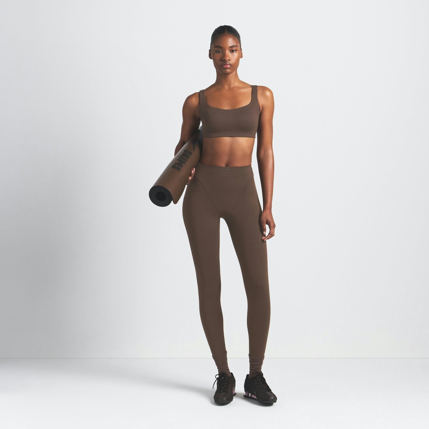 NikeSKIMS MATTE V-LINE 26" LEGGING - DARK SEPIA - image 12