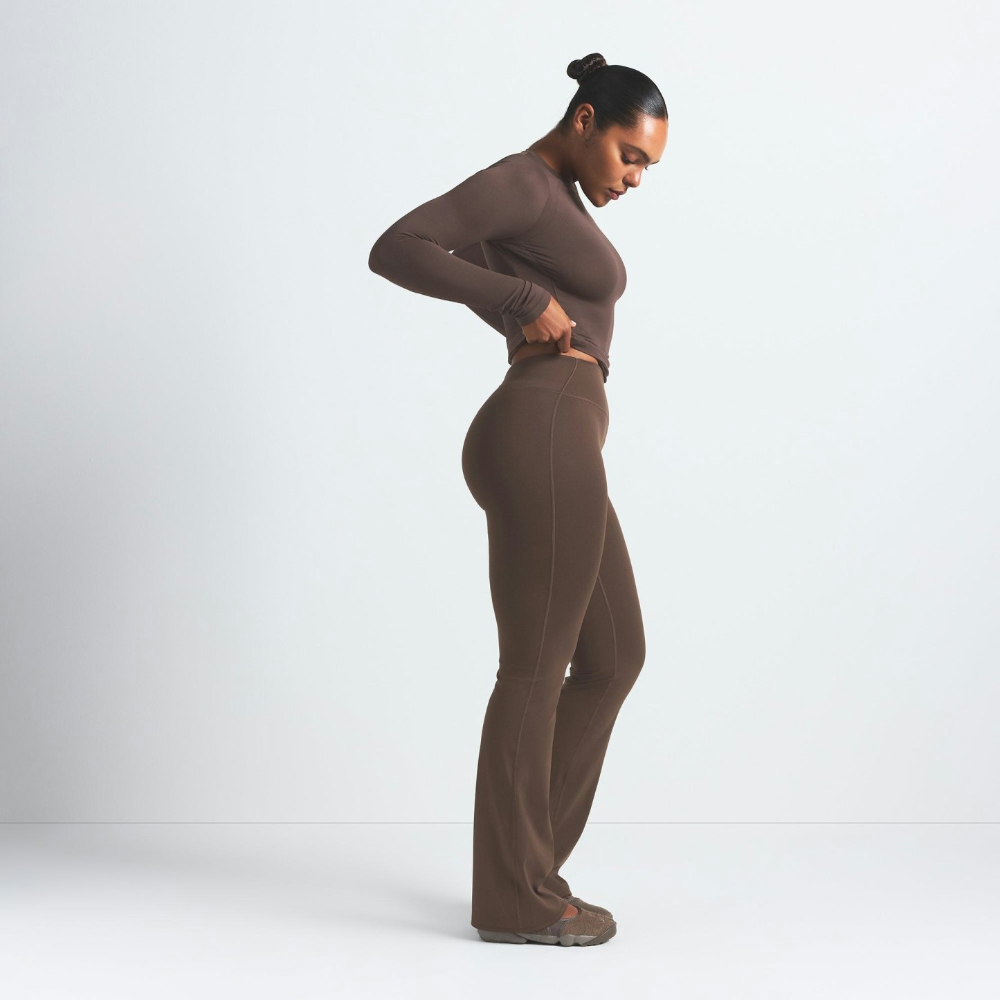 NikeSKIMS MATTE SLIM FLARE LEGGING - DARK SEPIA - image 12