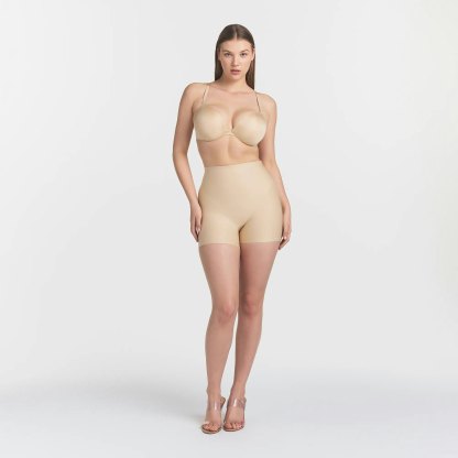 SKIMS BODY CORE SCULPT SHORTIE - SAND