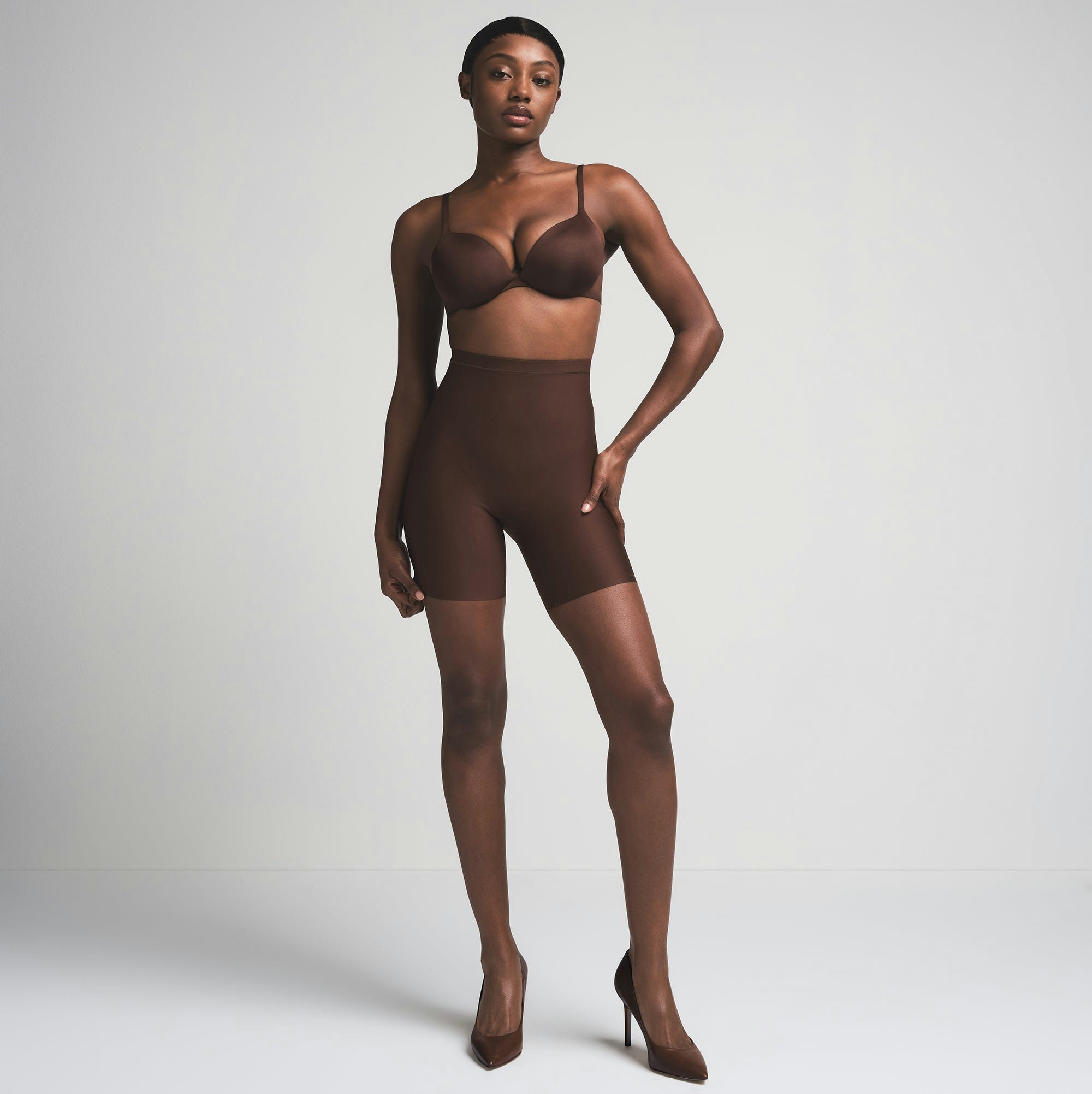 SKIMS BODY CORE SCULPT MID RISE SHORT - COCOA