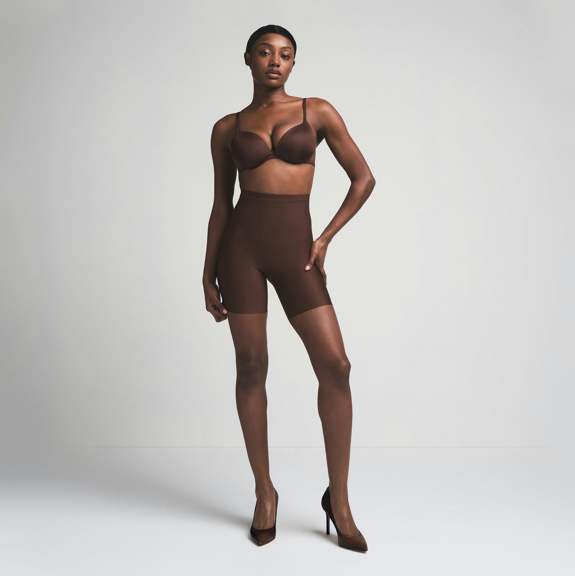 SKIMS BODY CORE SCULPT MID RISE SHORT - COCOA