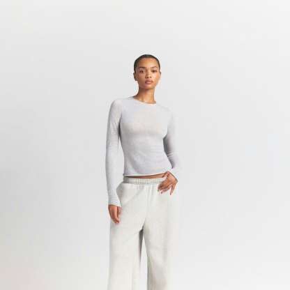 FEATHERWEIGHT CASHMERE LONG SLEEVE TOP - LIGHT HEATHER GREY - image 9