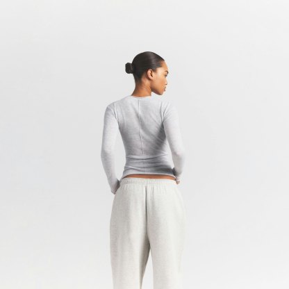 FEATHERWEIGHT CASHMERE LONG SLEEVE TOP - LIGHT HEATHER GREY - image 8