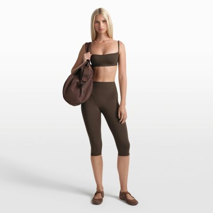 NikeSKIMS MATTE 17" V-LINE CROP LEGGING - DARK SEPIA - image 9