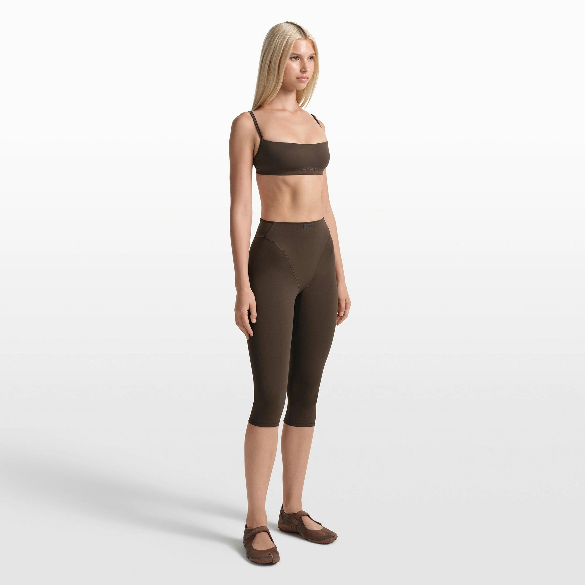 NikeSKIMS MATTE 17" V-LINE CROP LEGGING - DARK SEPIA - image 10