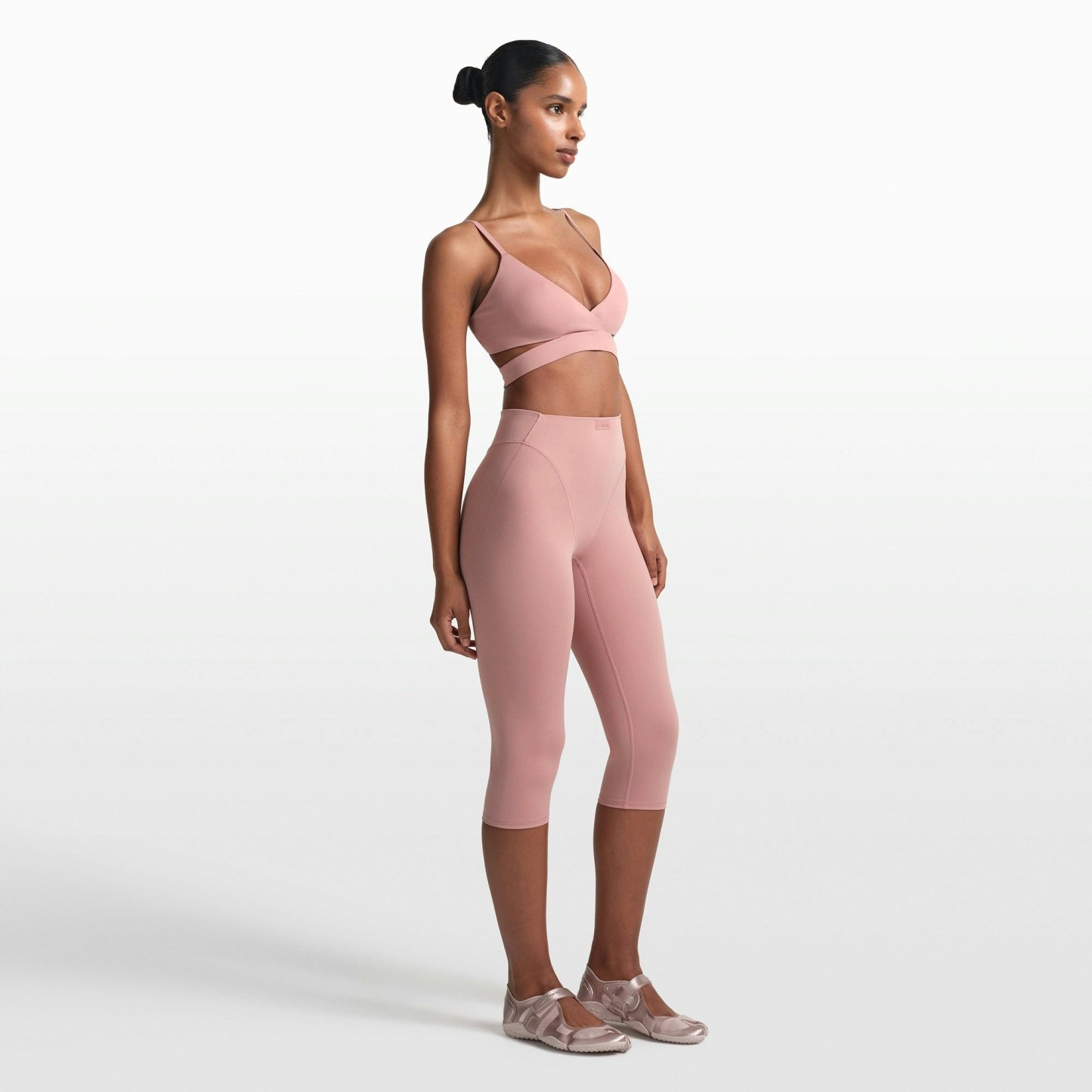 NikeSKIMS MATTE 17" V-LINE CROP LEGGING - HIMALAYAN - image 2